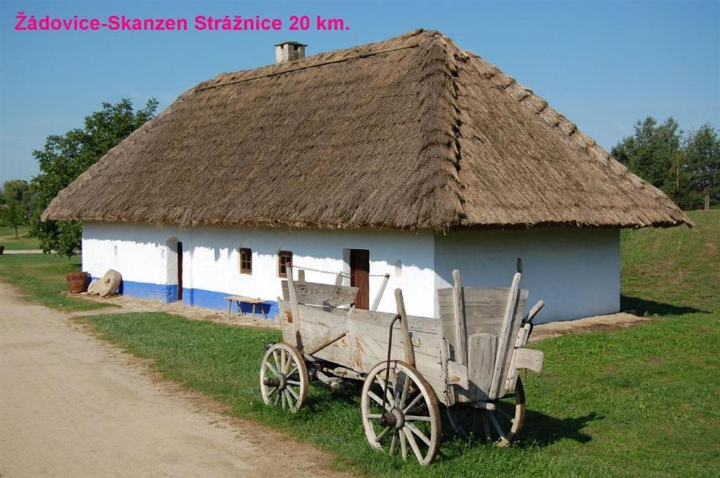 Cyklo Ubytovani A Vinny Sklep Zadovice Luaran gambar